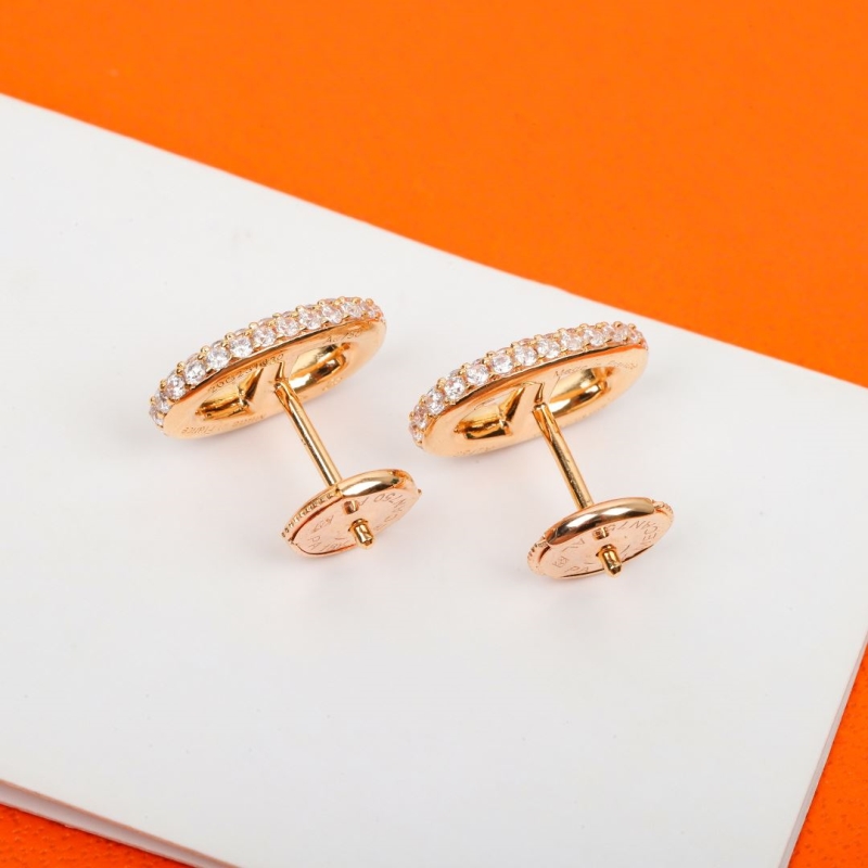 H**me5 earrings